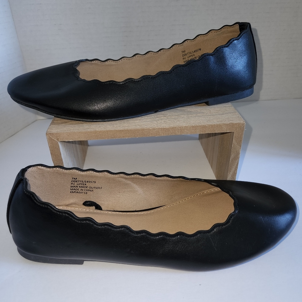 Red Scrunch Flats and Black Scalloped Flats Sz 7